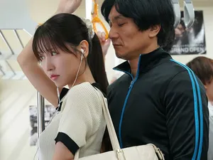 Tiểu yêu nữ Nam Kinh thật là điệu đà, dáng người cao ráo, nàng nhẹ nhàng liếm con cặc to của đại ca, nằm trên người đại ca để đút cho đại ca ăn