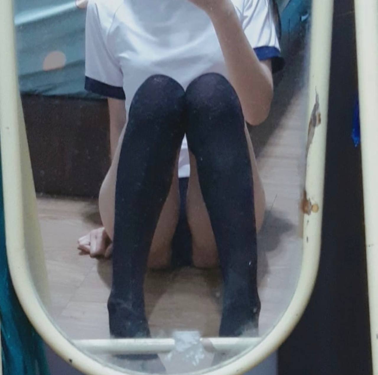 Cô gái nổi tiếng trên mạng có tính tình siêu xinh đẹp và gợi cảm ▌ Suzuki Jun ▌ đã phát hiện ra bí mật của chị gái mình. Cái cu mà cô ngậm trong miệng khi ngủ bị đụ một cách dữ dội. Cô em gái dễ thương với mái tóc đuôi ngựa đôi bùng nổ trong mật ong hổ trắng