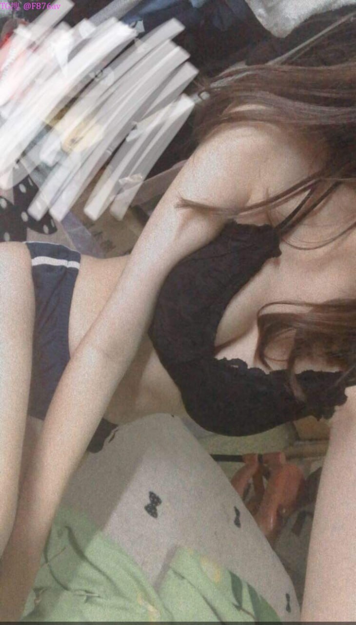 Gã chồng đần để bà xã đi cắm trại cùng mấy gã nhà kề bên vì bận công việc và cái kết