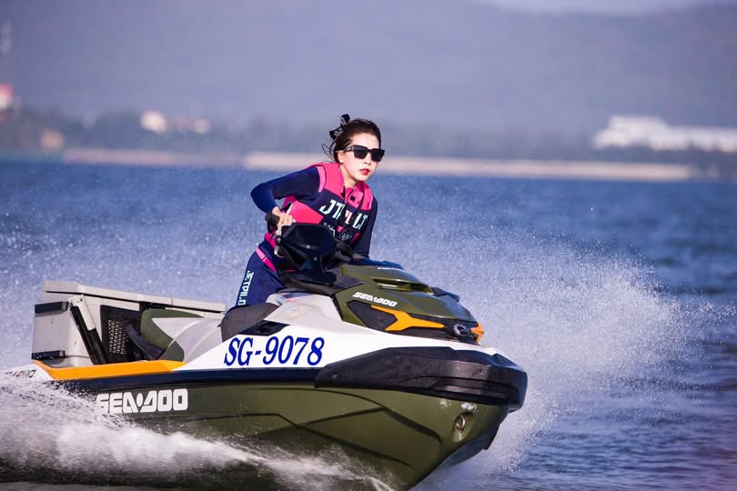 Gặp lại em buồi anh cửng dài loằng ngoằng